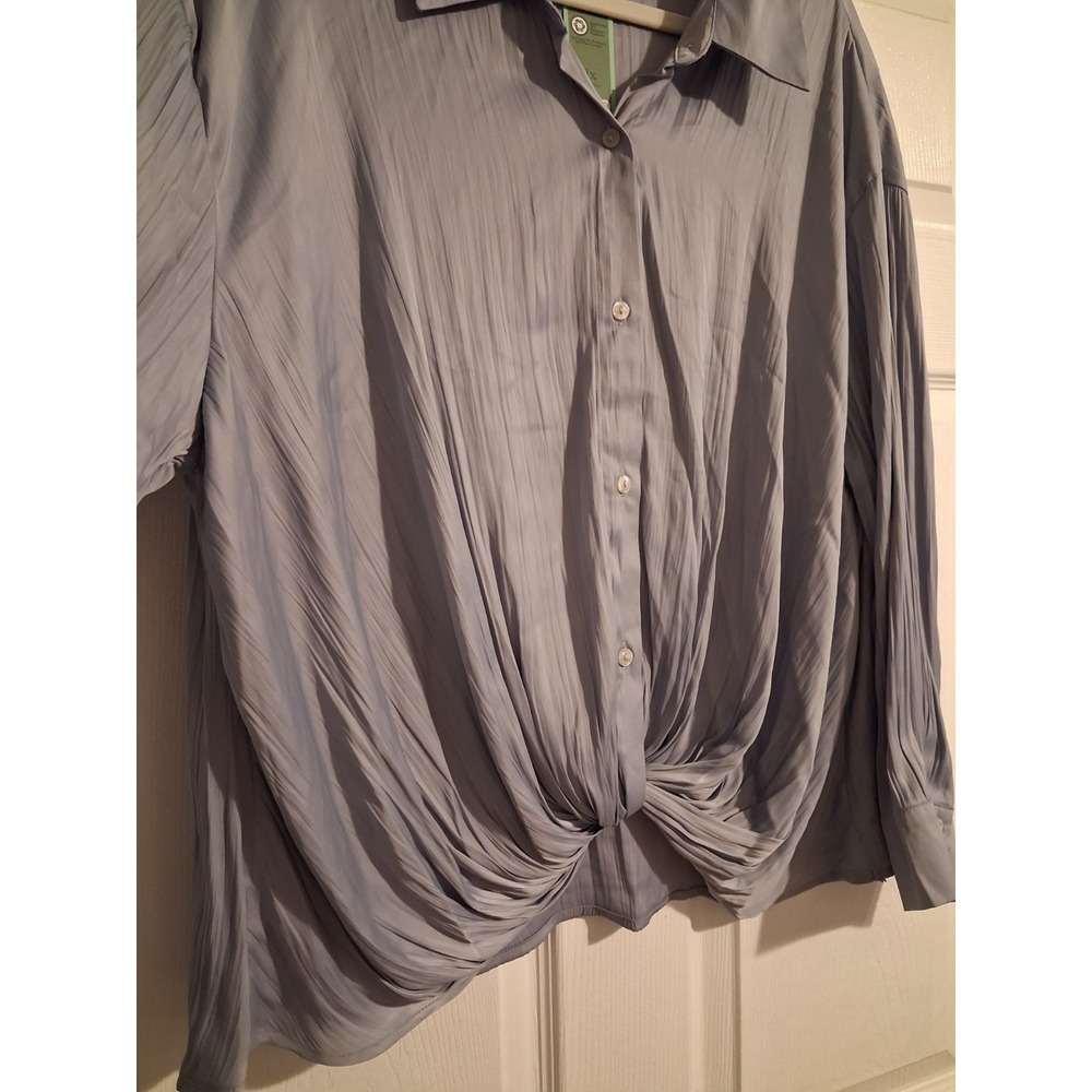 NWT Women's 1X Blue Lavender Ombre Twist Front Blouse Pleated Button Up Collared - Picture 3 of 16